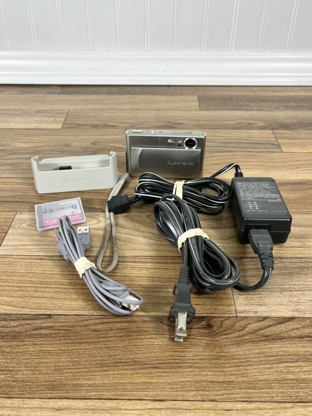Sony Cyber-shot DSC-T1 5.0MP Digital Camera Silver Tested With Dock, Memory Card
